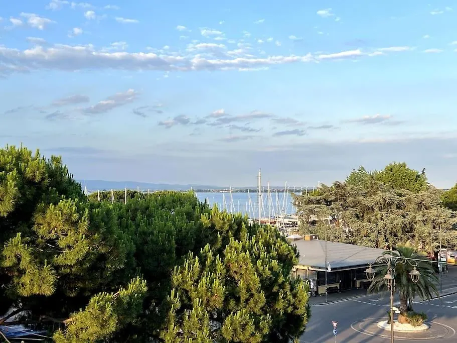 Attico In Piazza Matteotti Apartment Desenzano del Garda